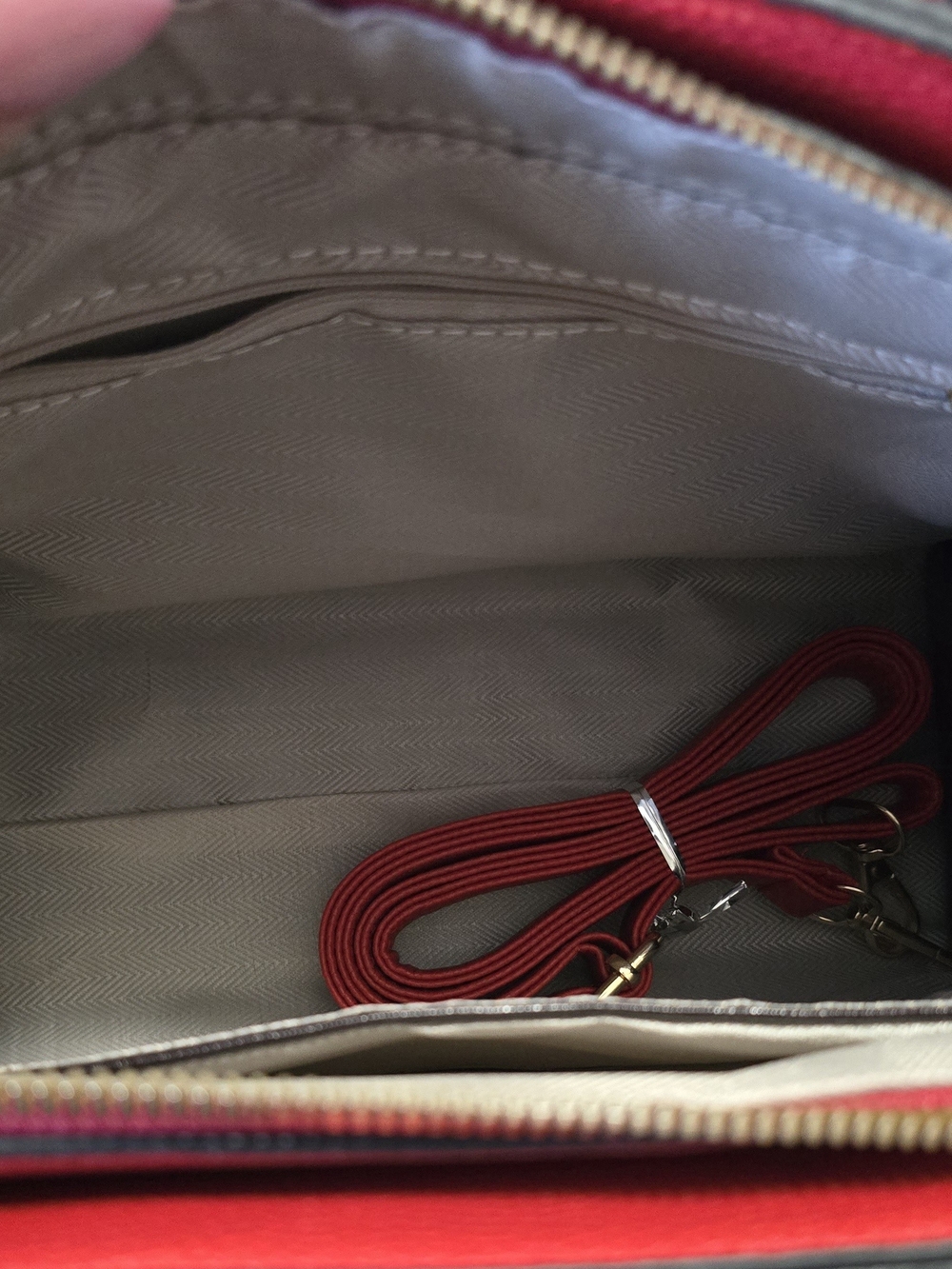 Red Croc-Embossed Structured Tote Handbag - Picture 5 of 7